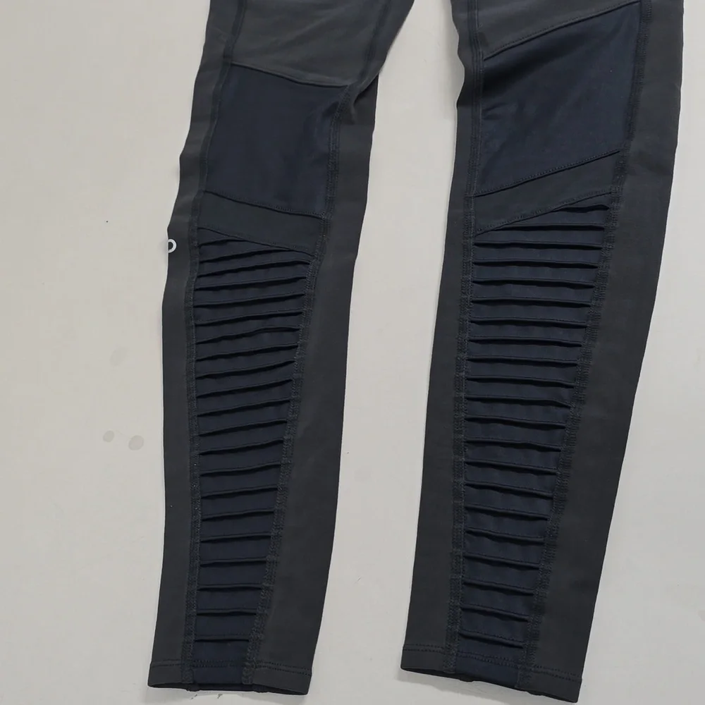 ALO YOGA MID-WAIST MOTO LEGGING
